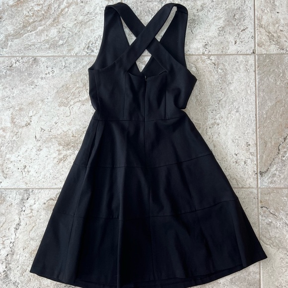 NWT Banana Republic Cross Back Sleeveless Black Ponte Dress, size 6 - Picture 10 of 11